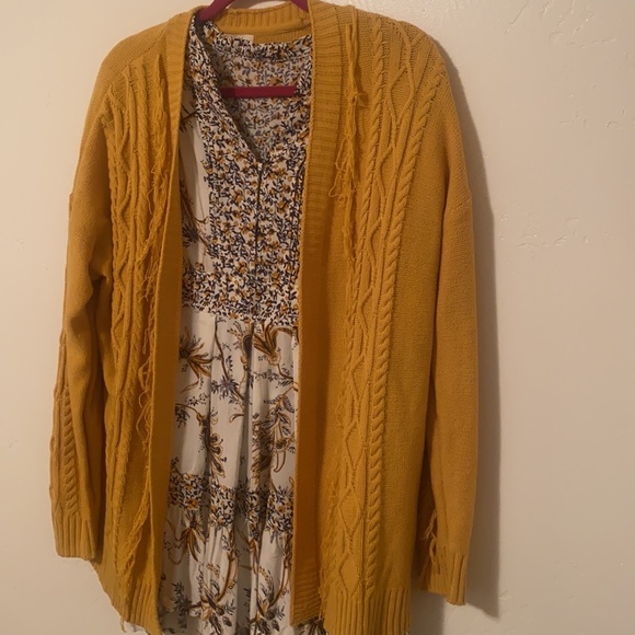 Fringe yellow cardigan - Picture 2 of 3